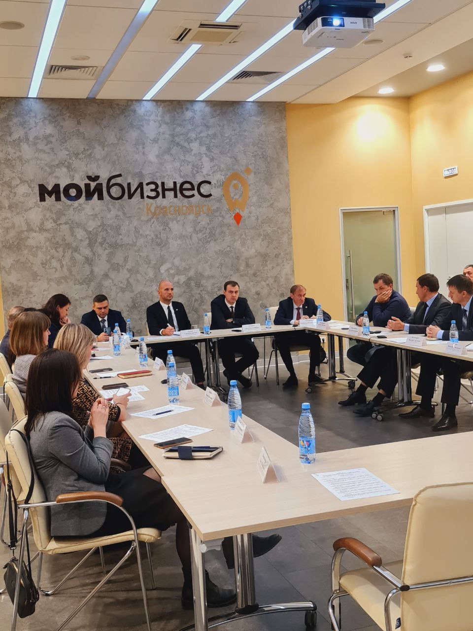 В Красноярске на круглом столе обсудили внешнеторговые отношения.
